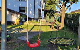 Omi'S Nest, Fuer Klein Und Gross